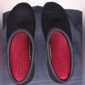 Merrell Black Slip-On Shoes with Burgundy Insole
